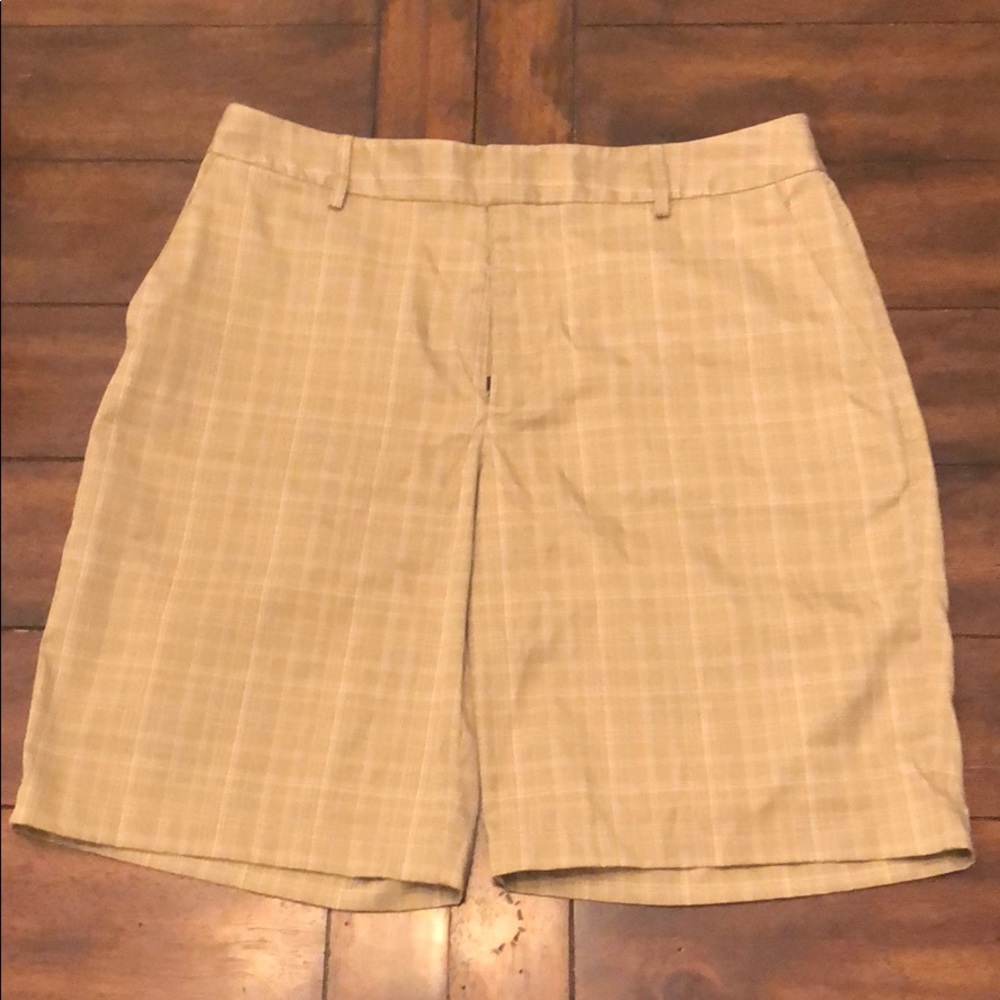 Men’s UA golf shorts size 34 waist